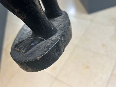 Sculpture d'un indien fumant la pipe en bois polychromé  d'un magasin à tabac, Angleterre, 18ème — photo 3