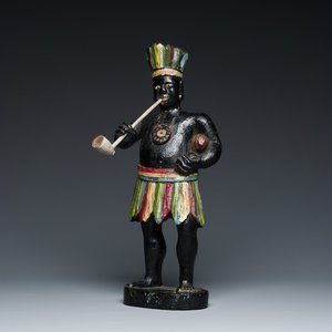 Sculpture d'un indien fumant la pipe en bois polychromé  d'un magasin à tabac, Angleterre, 18ème — photo 1