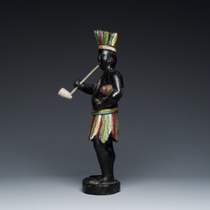 Sculpture d'un indien fumant la pipe en bois polychromé  d'un magasin à tabac, Angleterre, 18ème — photo 3