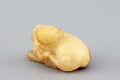 Sculpture d'un luduan en jade jaune, 19e-20e