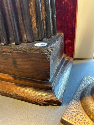 Sculpture d'un moine au coffret en bois doré et polychromé, probablement Espagne, 16ème — photo 10