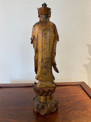 Sculpture d'un moine en bois laqué et doré, Chine, Qing — photo 3