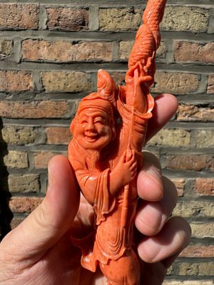 Sculpture d'un pêcheur en corail rouge sur socle en bois, Chine, 19/20ème — photo 2