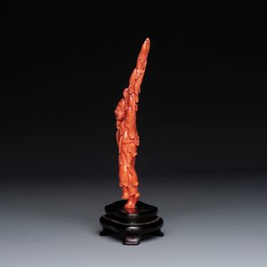 Sculpture d'un pêcheur en corail rouge sur socle en bois, Chine, 19/20ème — photo 2