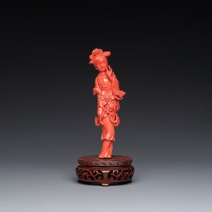 Sculpture d'une femme debout en corail rouge, Chine, 19/20ème — photo 1