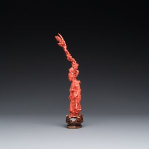 Sculpture d'une femme debout en corail rouge, Chine, 19/20ème — photo 2