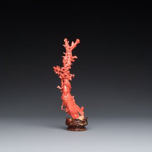 Sculpture d'une femme debout en corail rouge, Chine, 19/20ème — photo 3