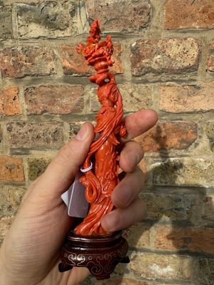 Sculpture d'une fille au panier fleuri en corail rouge, Chine, 19/20ème — photo 2