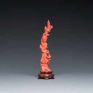 Sculpture d'une fille au panier fleuri en corail rouge, Chine, 19/20ème — photo 1