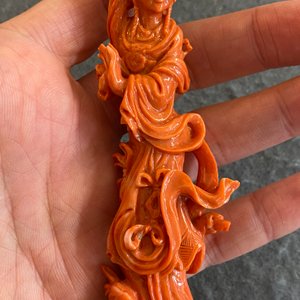 Sculpture d'une fille au panier fleuri en corail rouge, Chine, 19/20ème — photo 9