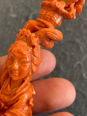 Sculpture d'une fille au panier fleuri en corail rouge, Chine, 19/20ème — photo 11
