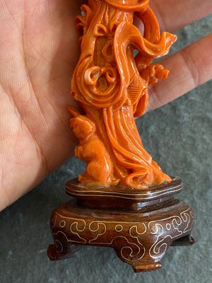 Sculpture d'une fille au panier fleuri en corail rouge, Chine, 19/20ème — photo 4