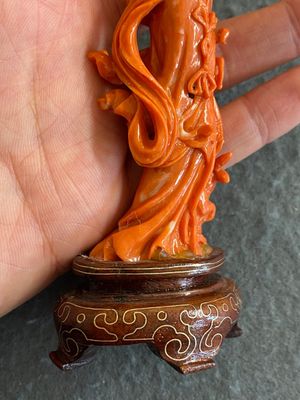 Sculpture d'une fille au panier fleuri en corail rouge, Chine, 19/20ème — photo 7