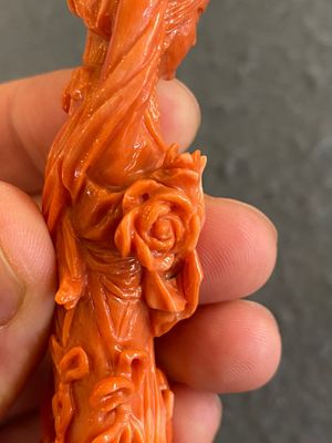 Sculpture d'une fille au panier fleuri en corail rouge, Chine, 19/20ème — photo 10