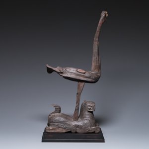 Sculpture en bois figurant une grue dominant un tigre, Chine, Période des Royaumes Combattants — photo 4