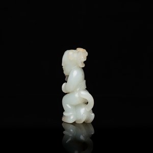 Sculpture en jade céladon d'un garçon avec un chat, Chine, Qing — photo 3