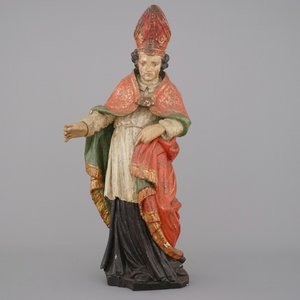 Sculpture polychrome en bois d'un évêque, 18e — photo 2