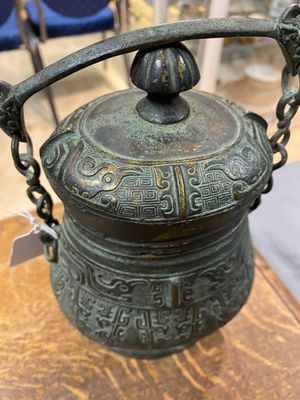 Seau à vin rituel de type 'you' en bronze dans le style du Zhou de l'Ouest, Chine, Ming — photo 4