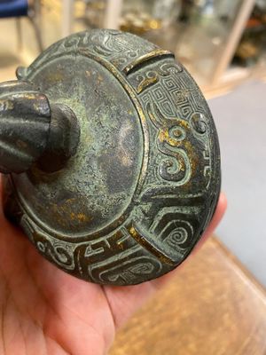 Seau à vin rituel de type 'you' en bronze dans le style du Zhou de l'Ouest, Chine, Ming — photo 9
