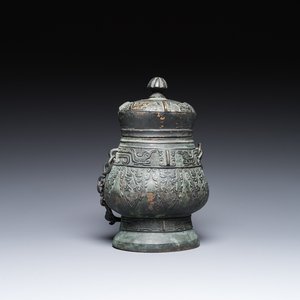Seau à vin rituel de type 'you' en bronze dans le style du Zhou de l'Ouest, Chine, Ming — photo 1