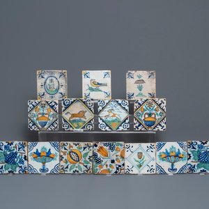 Seize carreaux en faïence de Delft polychrome à décor d'oiseaux et de fleurs, 17ème — photo 1