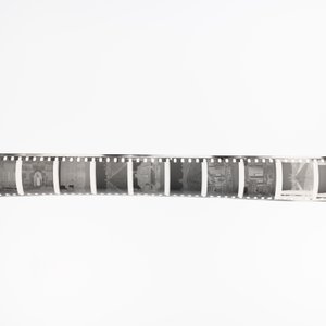 Seize négatifs sur verre et trois rouleaux de film, la plupart aux vues de temples de Chine et d'Angkor, 19/20ème — photo 11
