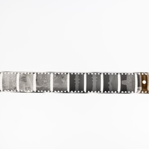 Seize négatifs sur verre et trois rouleaux de film, la plupart aux vues de temples de Chine et d'Angkor, 19/20ème — photo 12