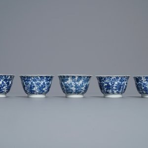 Seize tasses et soucoupes en porcelaine de Chine en bleu et blanc, Kangxi — photo 11