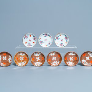 Seize tasses et soucoupes en porcelaine de Chine famille rose à fond brun capucin, Qianlong — photo 2