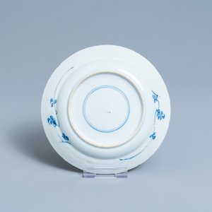 Sept assiettes en porcelaine de Chine en bleu et blanc, Kangxi — photo 9
