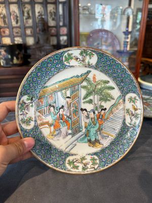 Sept assiettes en porcelaine de Chine famille verte de Canton à décor figuratif, 19ème — photo 8