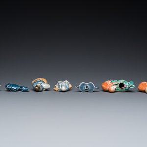 Sept compte-gouttes en porcelaine de Chine en bleu et blanc, famille rose et en bleu monochrome, Qianlong et postérieur — photo 6
