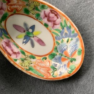 Sept cuillères en porcelaine de Chine famille rose de Canton pour le marché thai, 19ème — photo 9