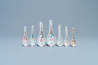 Sept cuillères en porcelaine de Chine famille rose pour le marché Straits ou Peranakan, 19ème
