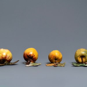 Sept modèles de pommes, poires et raisins en faïence polychrome de Delft, 18ème — photo 8
