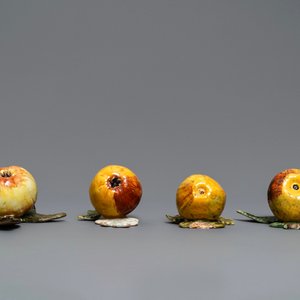 Sept modèles de pommes, poires et raisins en faïence polychrome de Delft, 18ème — photo 10