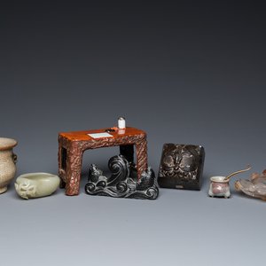 Sept objets de lettrés en porcelaine et pierres dures, Chine, 19/20ème — photo 1