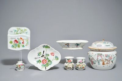 Sept pièces en porcelaine de Chine qianjiang cai et famille rose, 19/20ème