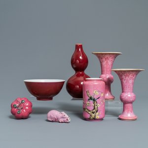 Sept pièces en porcelaine de Chine rose et rouge foie de mulet, Kangxi et après — photo 1