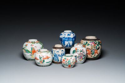 Sept pots en porcelaine de Chine en bleu et blanc, famille rose et famille verte, 19/20ème