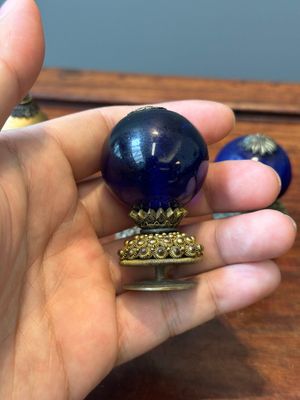 Sept prises de chapeau de mandarins en bronze doré, Chine, Qing — photo 3