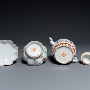 Sept soucoupes, une théière et une boîte couverte en porcelaine de Chine famille rose, 19ème — photo 11