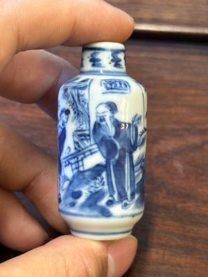 Sept tabatières en porcelaine de Chine en bleu, blanc et rouge de cuivre, marque de Yongle and Yongzheng, 19ème — photo 6