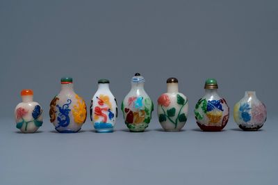 Sept tabatières en verre multi-coloré overlay, Chine, 19/20ème