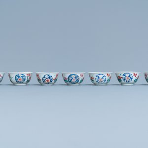 Sept tasses et cinq soucoupes en porcelaine de Chine famille rose, Qianlong — photo 4
