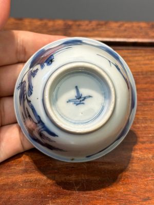 Sept tasses et six soucoupes en porcelaine de Chine en bleu et blanc, époque Transition/début Kangxi — photo 5