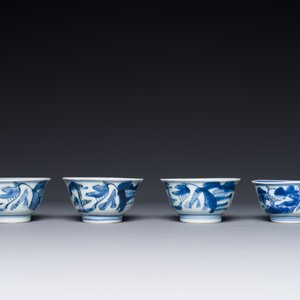 Sept tasses et six soucoupes en porcelaine de Chine en bleu et blanc, époque Transition/début Kangxi — photo 4