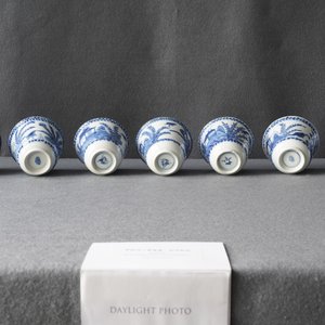 Sept tasses et soucoupes en porcelaine de Chine en bleu et blanc, Kangxi — photo 15