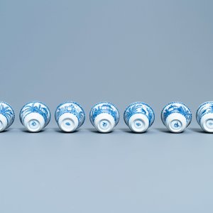 Sept tasses et soucoupes en porcelaine de Chine en bleu et blanc, Kangxi — photo 9