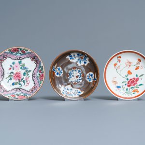 Sept tasses et soucoupes en porcelaine de Chine famille rose et d'autres, Kangxi et après — photo 4
